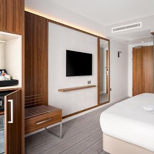 Zimmer mit Kingsize-Bett